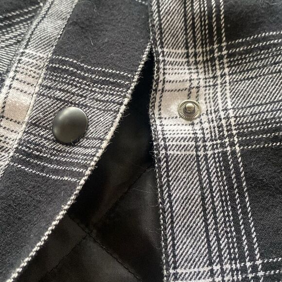 Volcom Men's Black and White Plaid flannel Jacket. Size small never worn - Picture 5 of 6